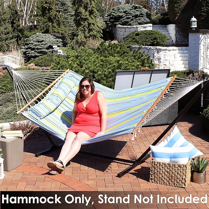 Sunnydaze Quilted Outdoor Hammock with Spreader Bars - Heavy-Duty 450-Pound Capacity Double Hammock for Outside - Blue and Green